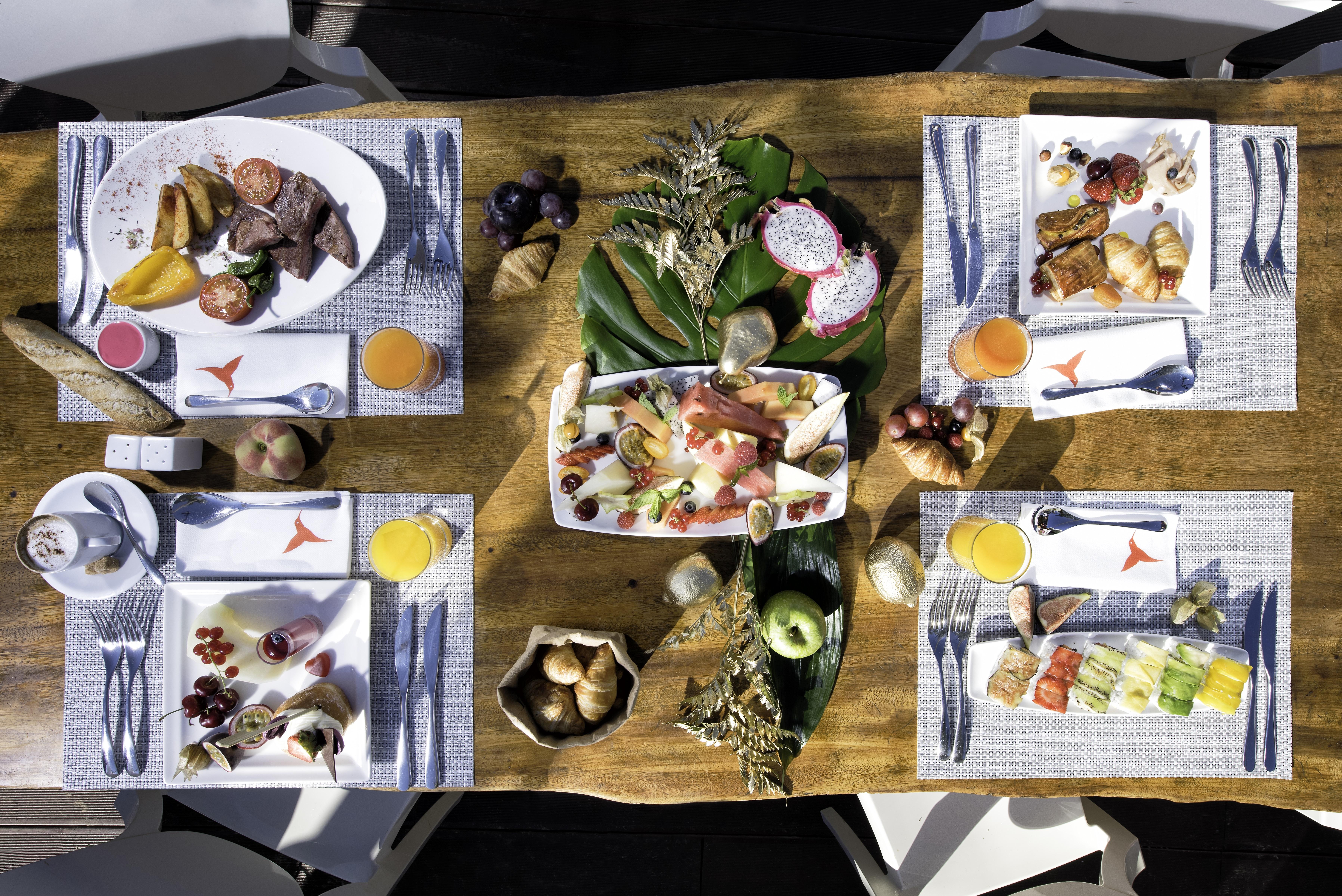 Ushuaia Ibiza Beach Hotel - Только для взрослых Плайя Ден Босса Экстерьер фото A typical inflight meal