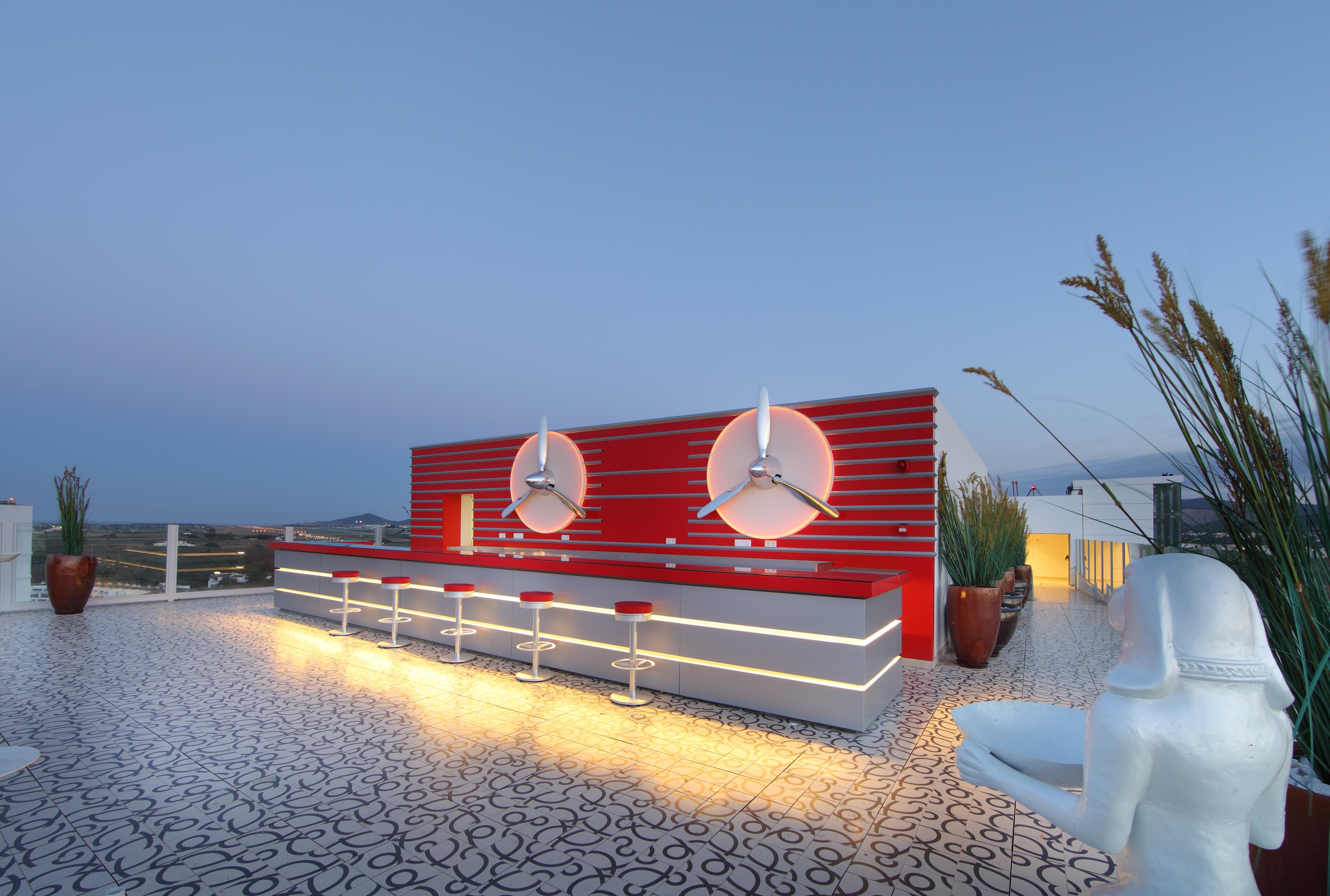Ushuaia Ibiza Beach Hotel - Только для взрослых Плайя Ден Босса Экстерьер фото Rooftop bar